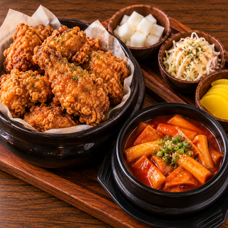 Chicken and Tteokbokki Combo (치킨 떡볶이 콤보)