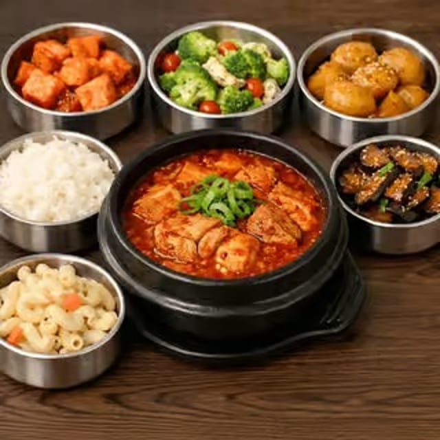 Kimchi Stew (김치찌개)